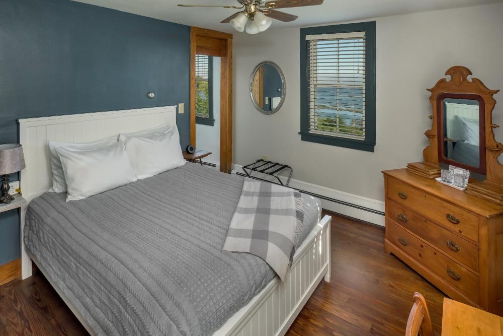 Queen Room with Ocean View interior